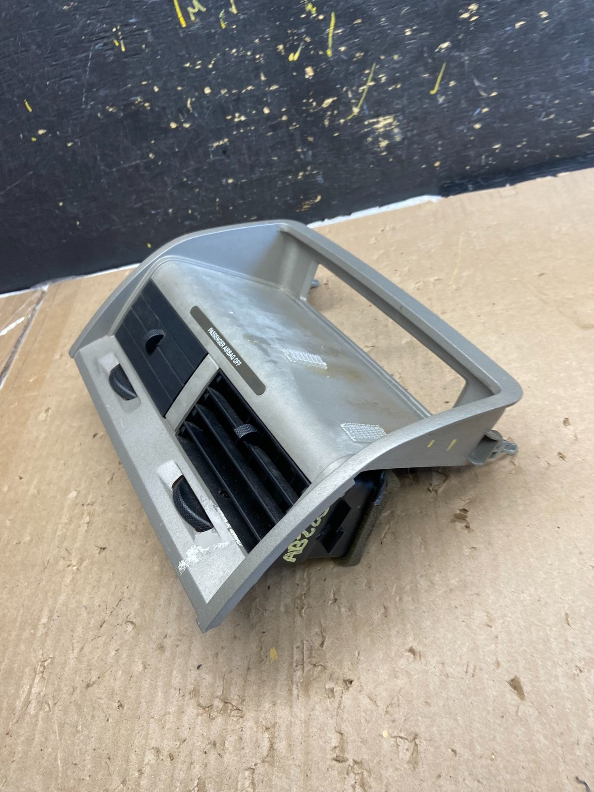 2008 to 2012 Ford Escape Center Dash Air Vent Panel Bezel Trim ab2254 DG3