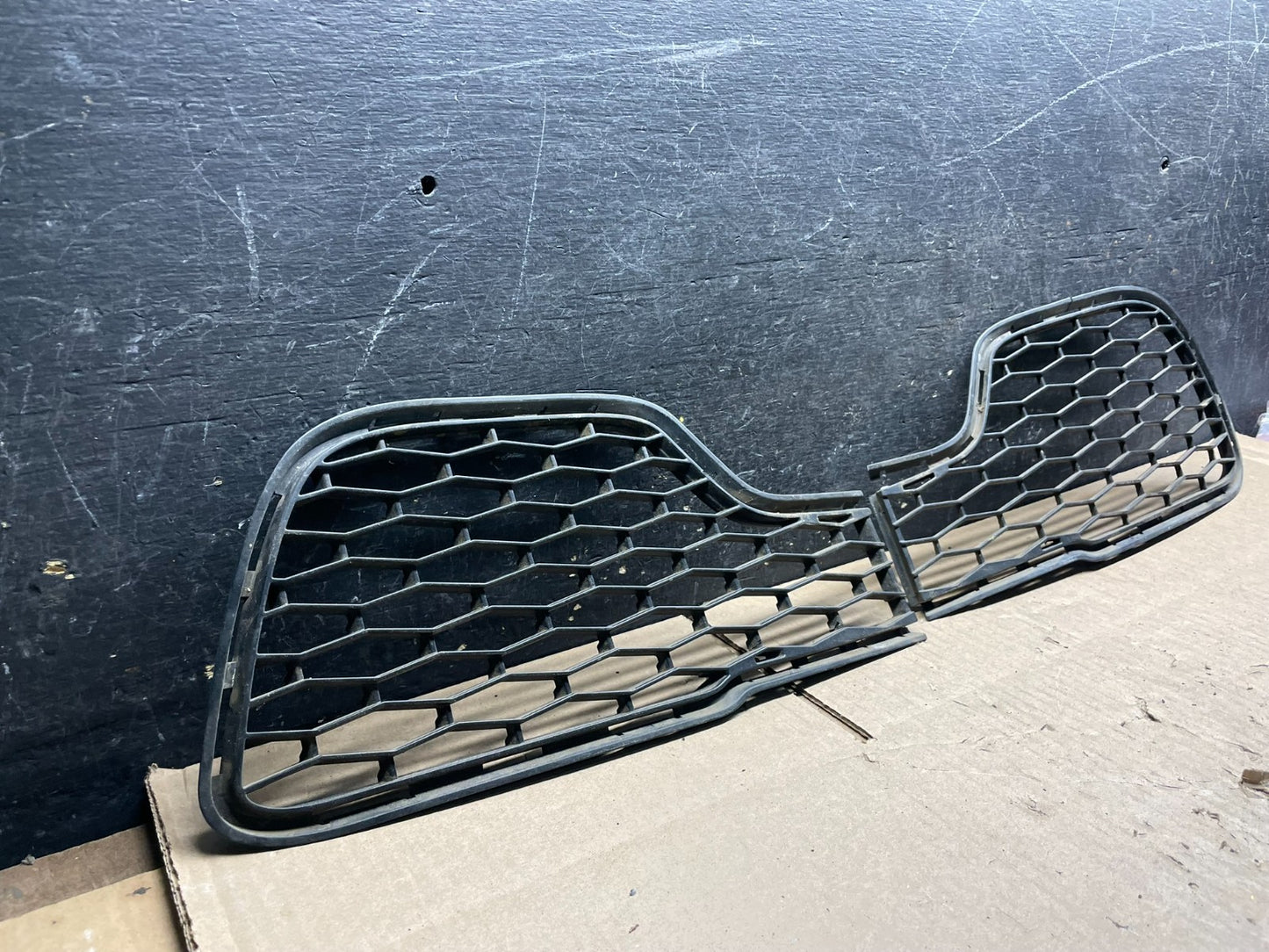 2014-2017 Maserati Ghibli Front Left+Right Bumper Lower Grille Cover V8779 DG1