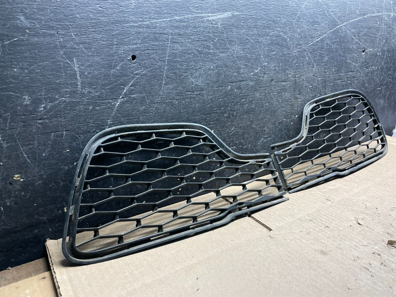 2014-2017 Maserati Ghibli Front Left+Right Bumper Lower Grille Cover V8779 DG1