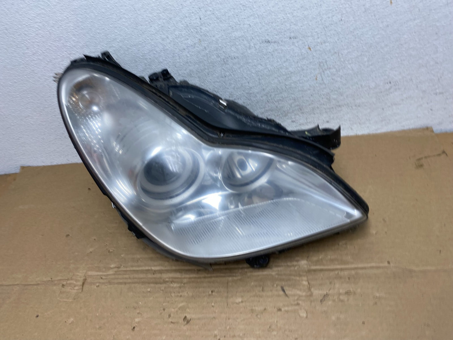 2006 - 2011 Mercedes W219 CLS500 Right Passenger Xenon Headlight AD4023 DW1