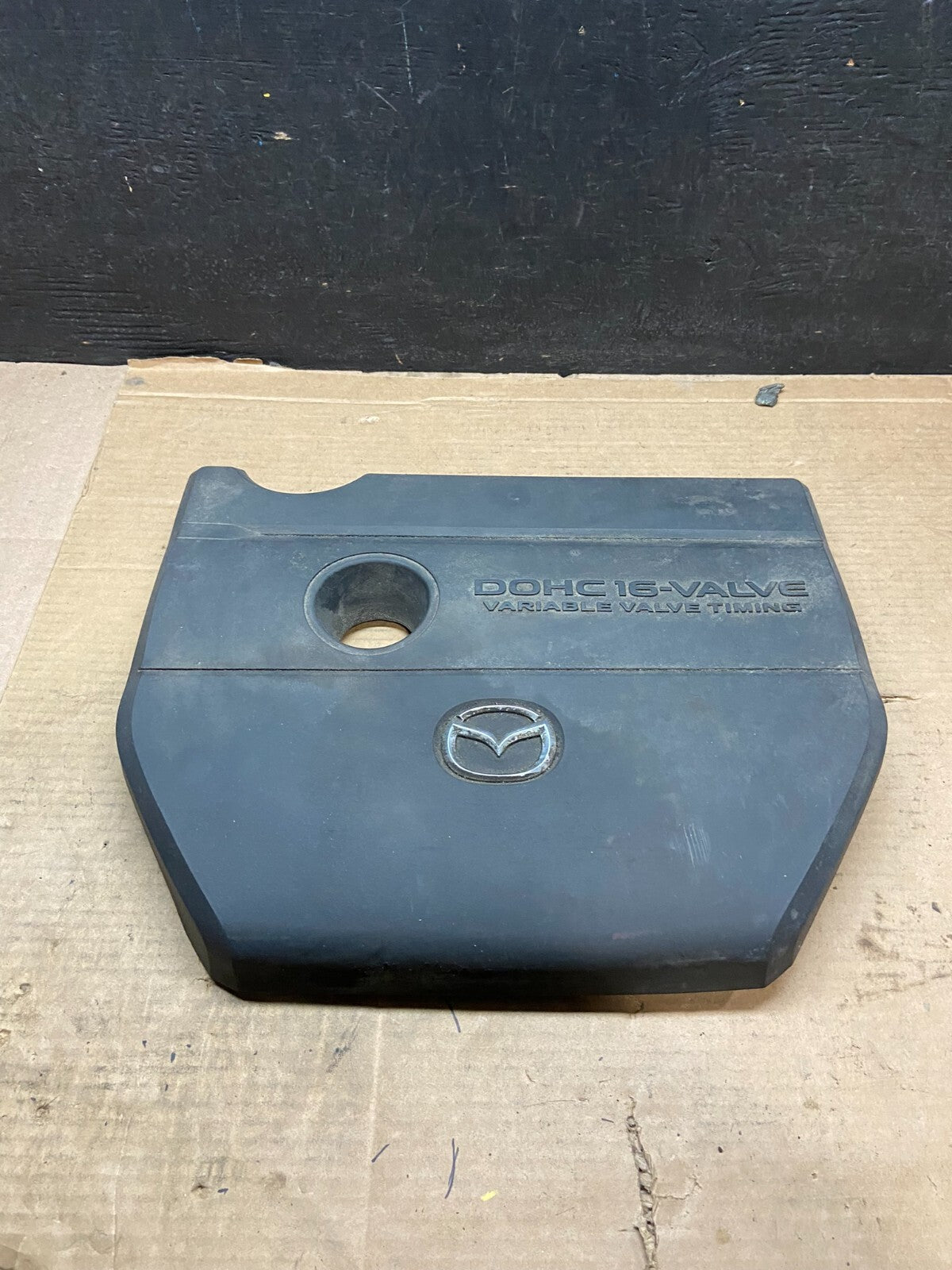 2004 to 2008 Mazda 3 DOHC 16 VALVE Engine Shield Top Cover i3177 Oem DG10
