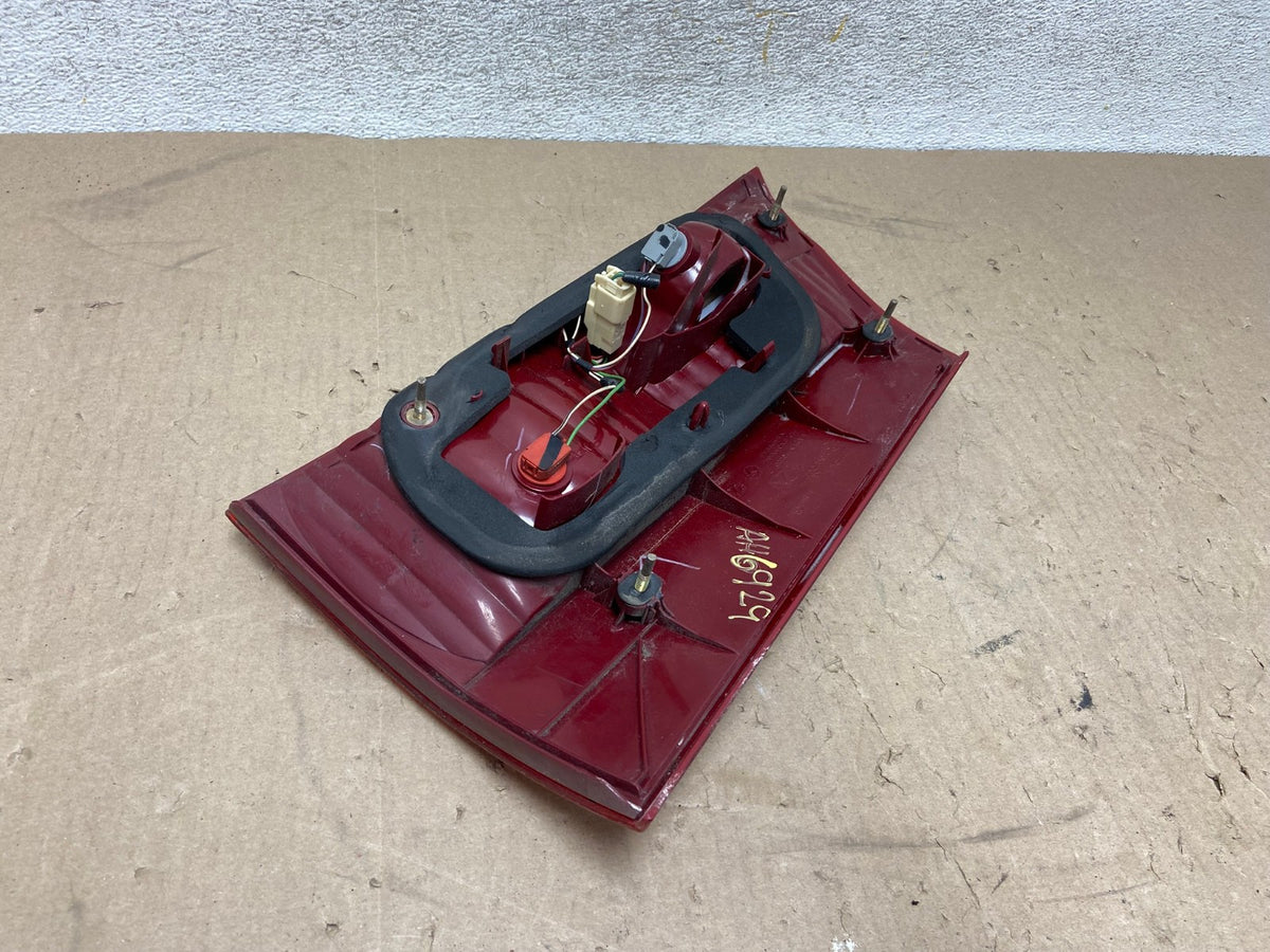 2004 - 2005 Toyota Sienna Left Driver LH Side Inner Tail Light AH6929 LK3