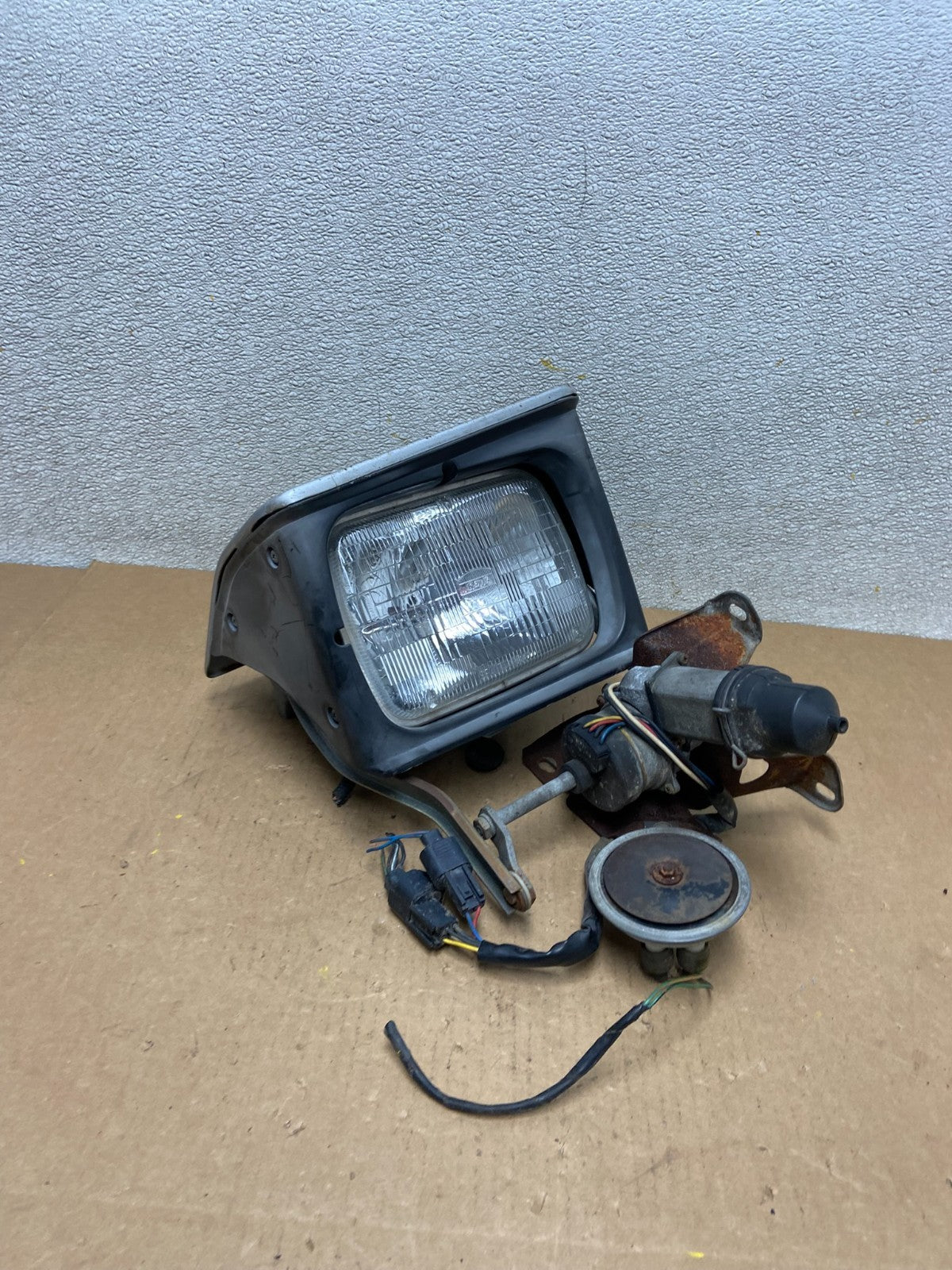 1983 - 1989 Mitsubishi Starion Right Passenger RH Headlight Oem Z6667 DG2