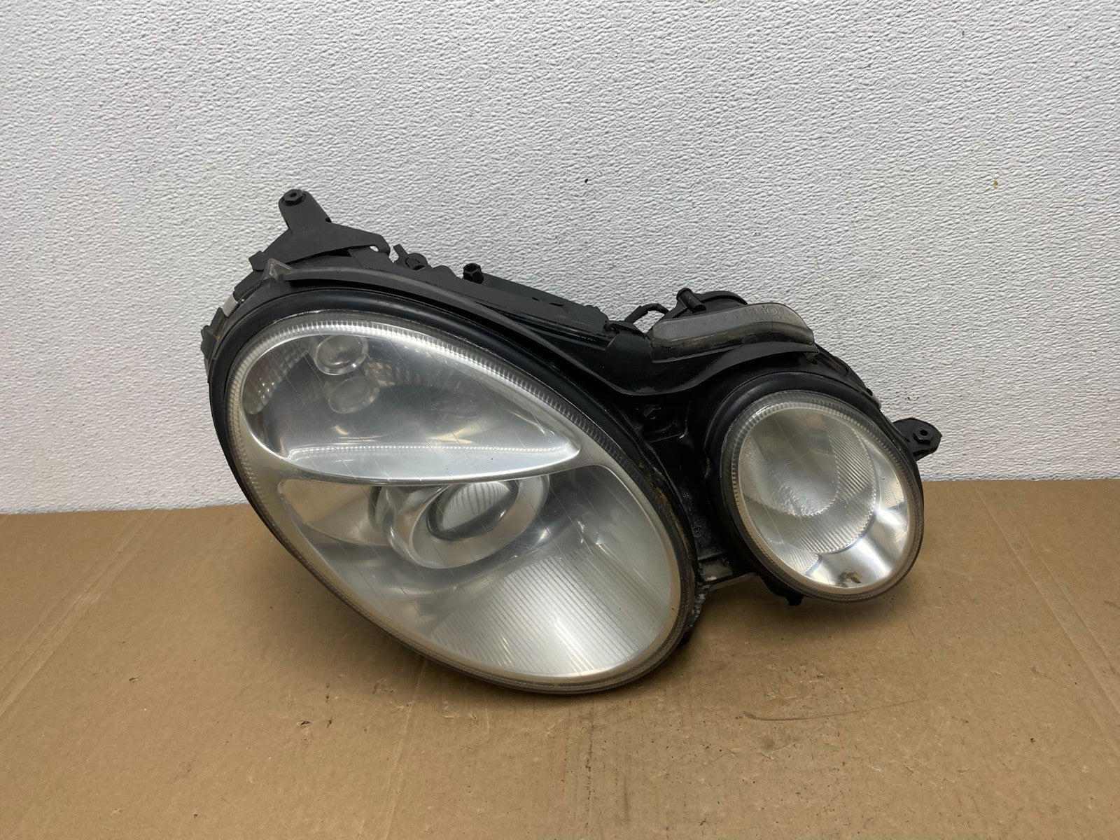 2003-2006 Mercedes E E320 E350 Class Right Passenger Halogen Headlight AC5664 DW0
