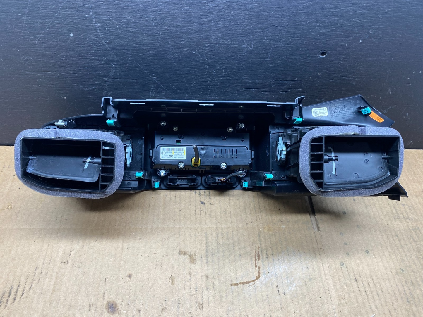 2020 to 2023 Ford  Explorer Console Radio Display Screen Air Vents D2145 DG1 Oem1