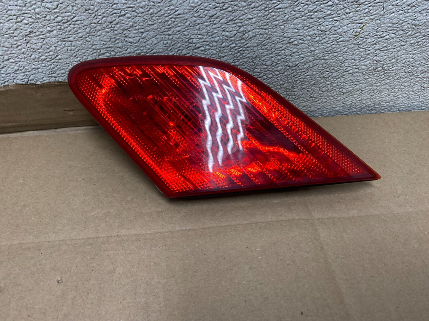 2003 to 2004 Toyota Avalon Right Passenger RH Inner Tail Light OEM U6548 DW0