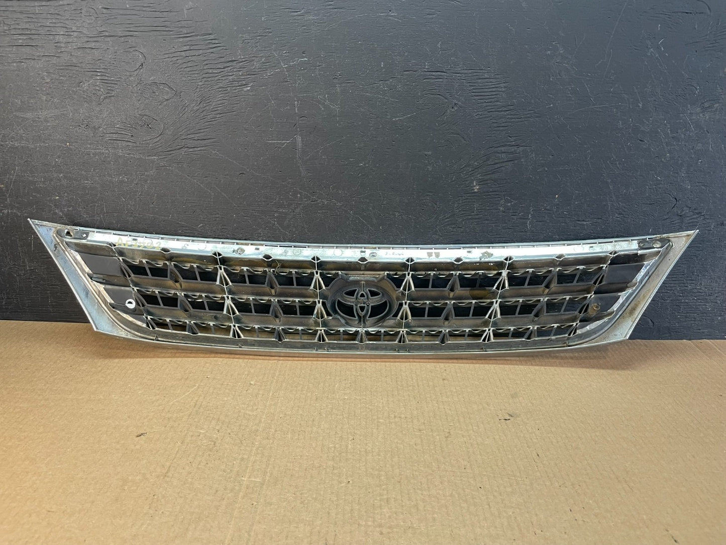 2003 2004 Toyota Avalon Front Upper Grill Grille af3702 DG3