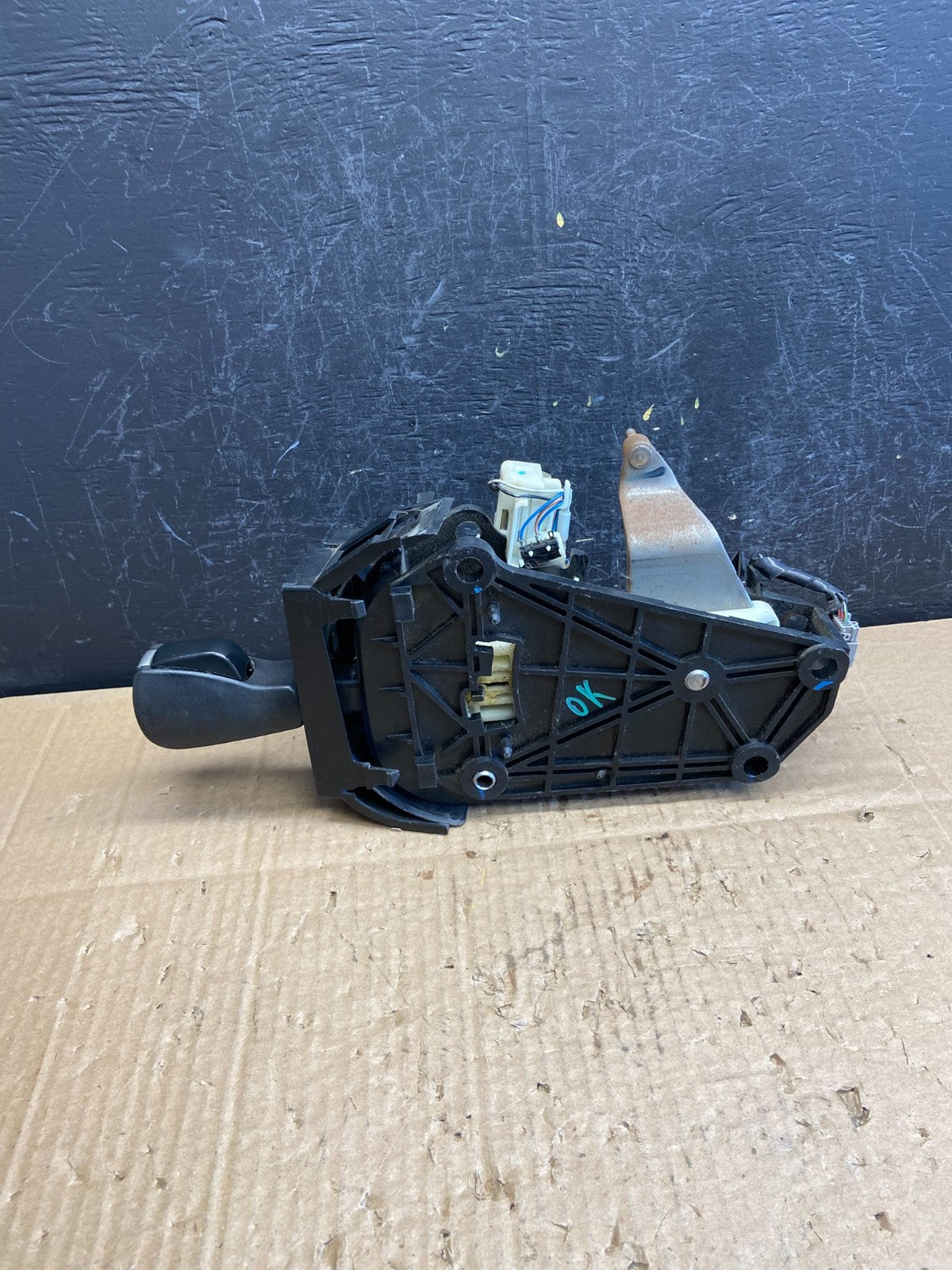 2005 to 2009 Nissan Quest Gear Shift Shifter AD18653