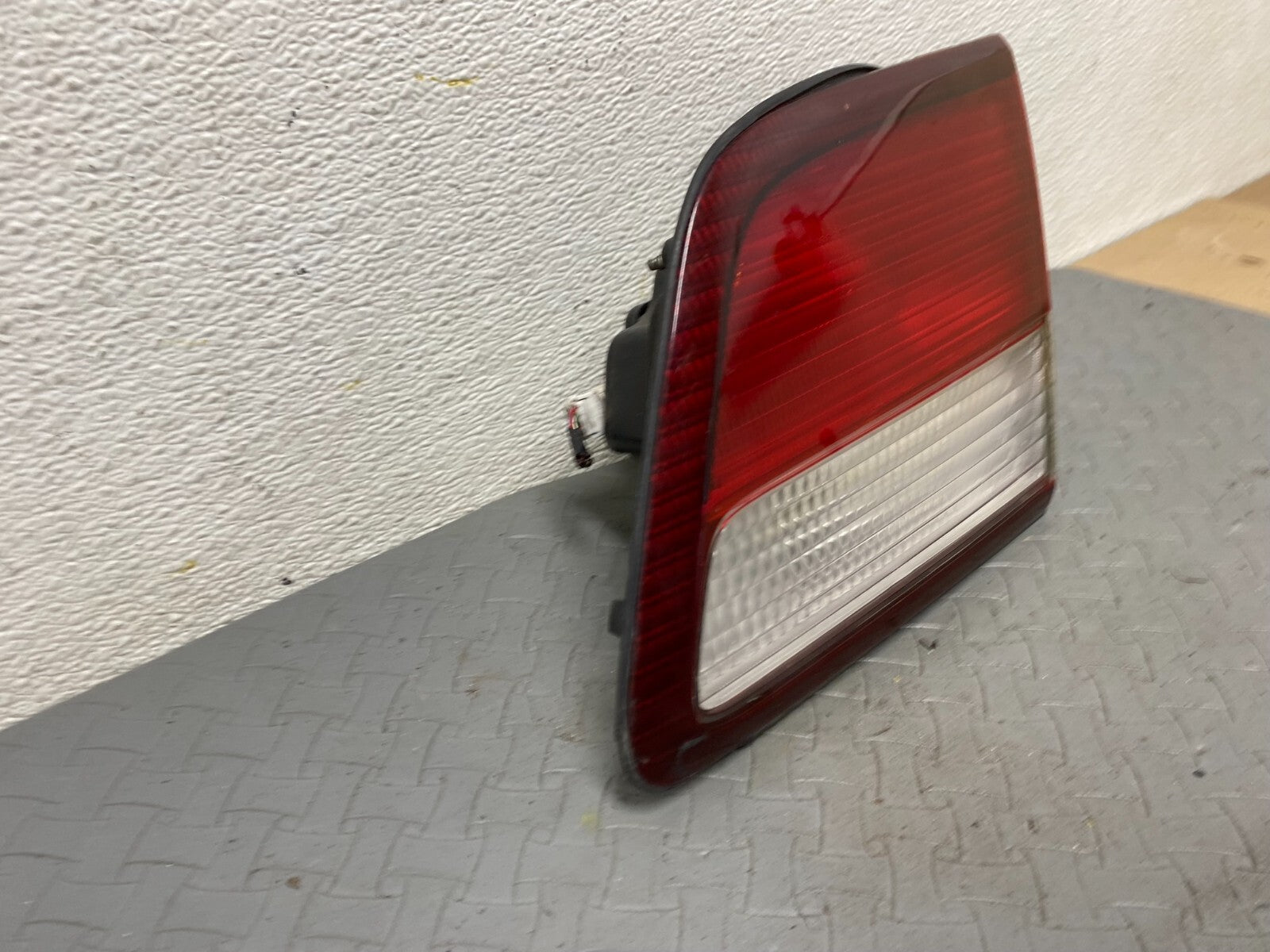 1997 1998 1999 Nissan Maxima Right Passenger RH Inner Tail Light Oem A82321