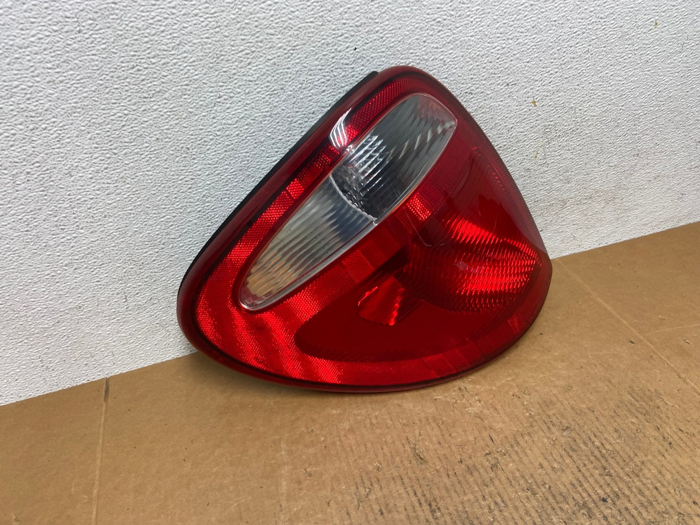 2001 to 2003 Dodge Grand Caravan Left Driver Lh Tail Light AE1340 LK2