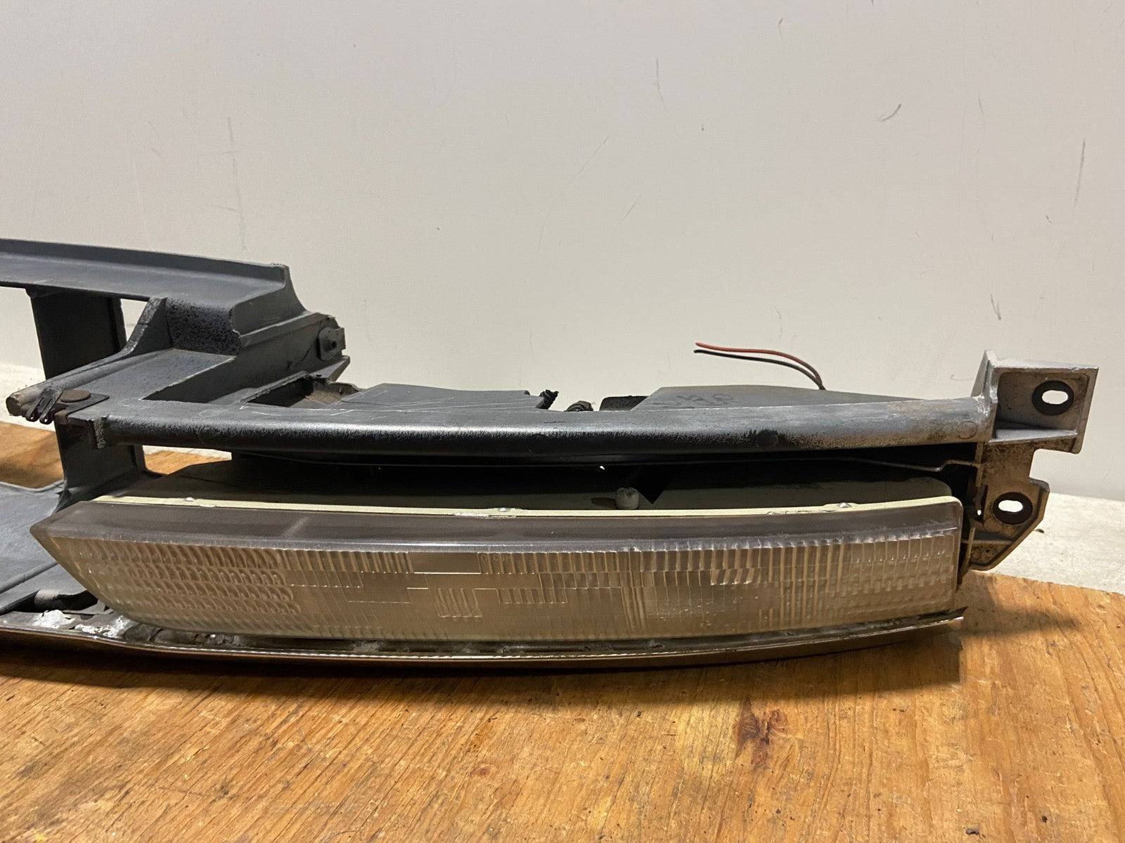 1993 to 1996 Lincoln Mark VIII Front Headlight Header O72629