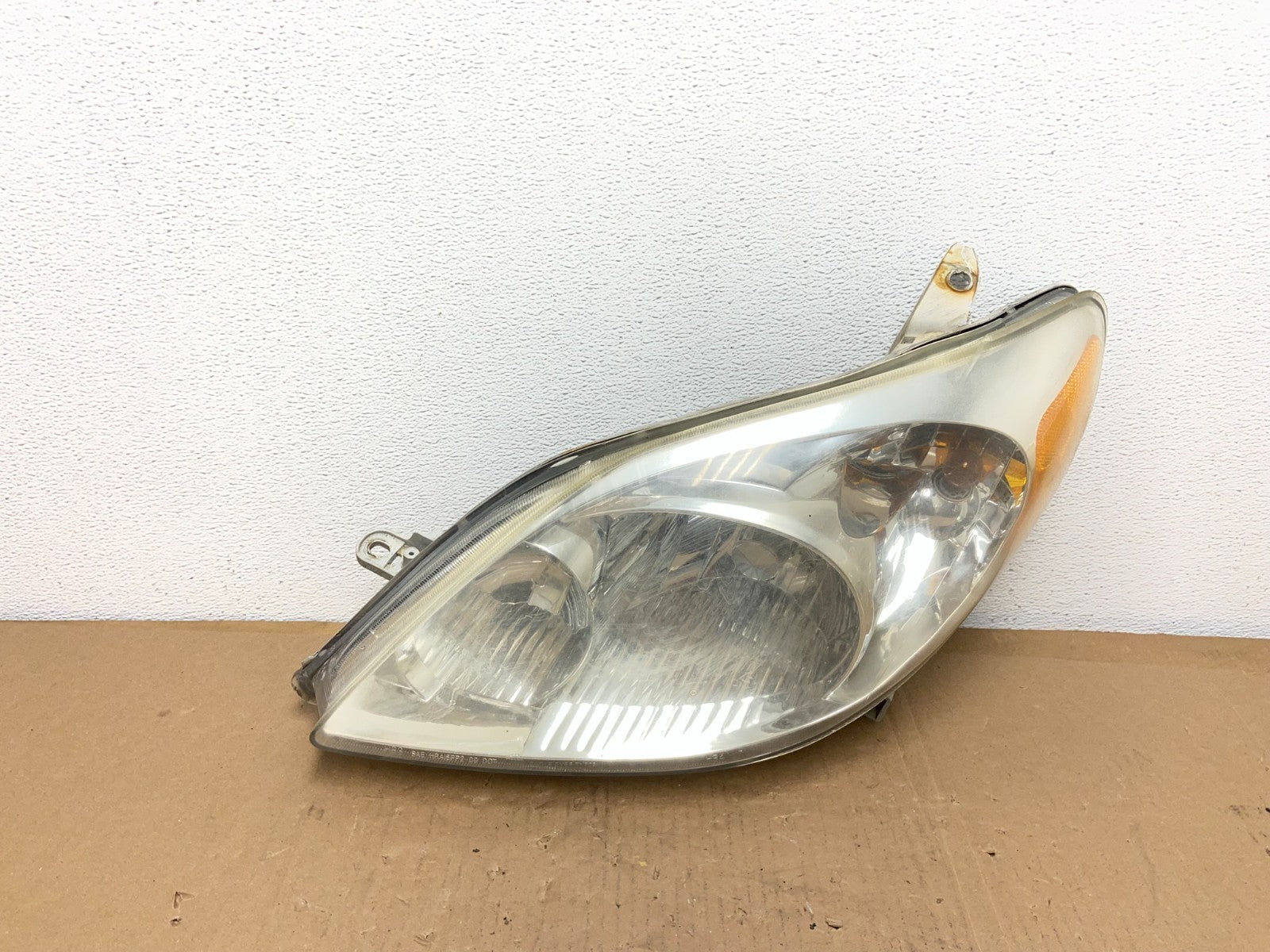 2003 to 2008 Toyota Matrix Left Driver Halogen Headlight Oem AB6547 DW0