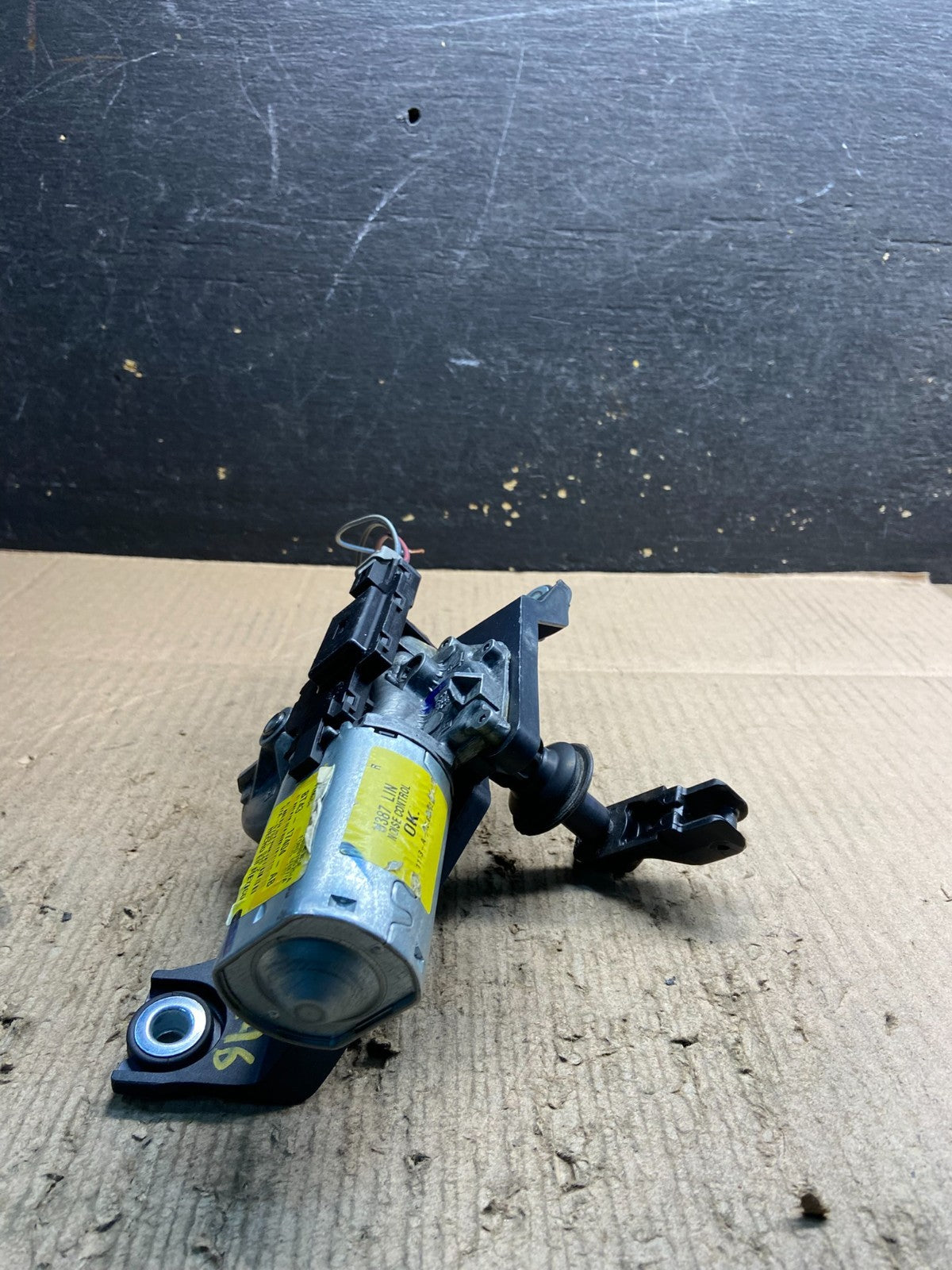 2011 to 2014 Ford Edge Licnoln MKX Rear Windshield Wiper Motor OEM Z2244 DG1
