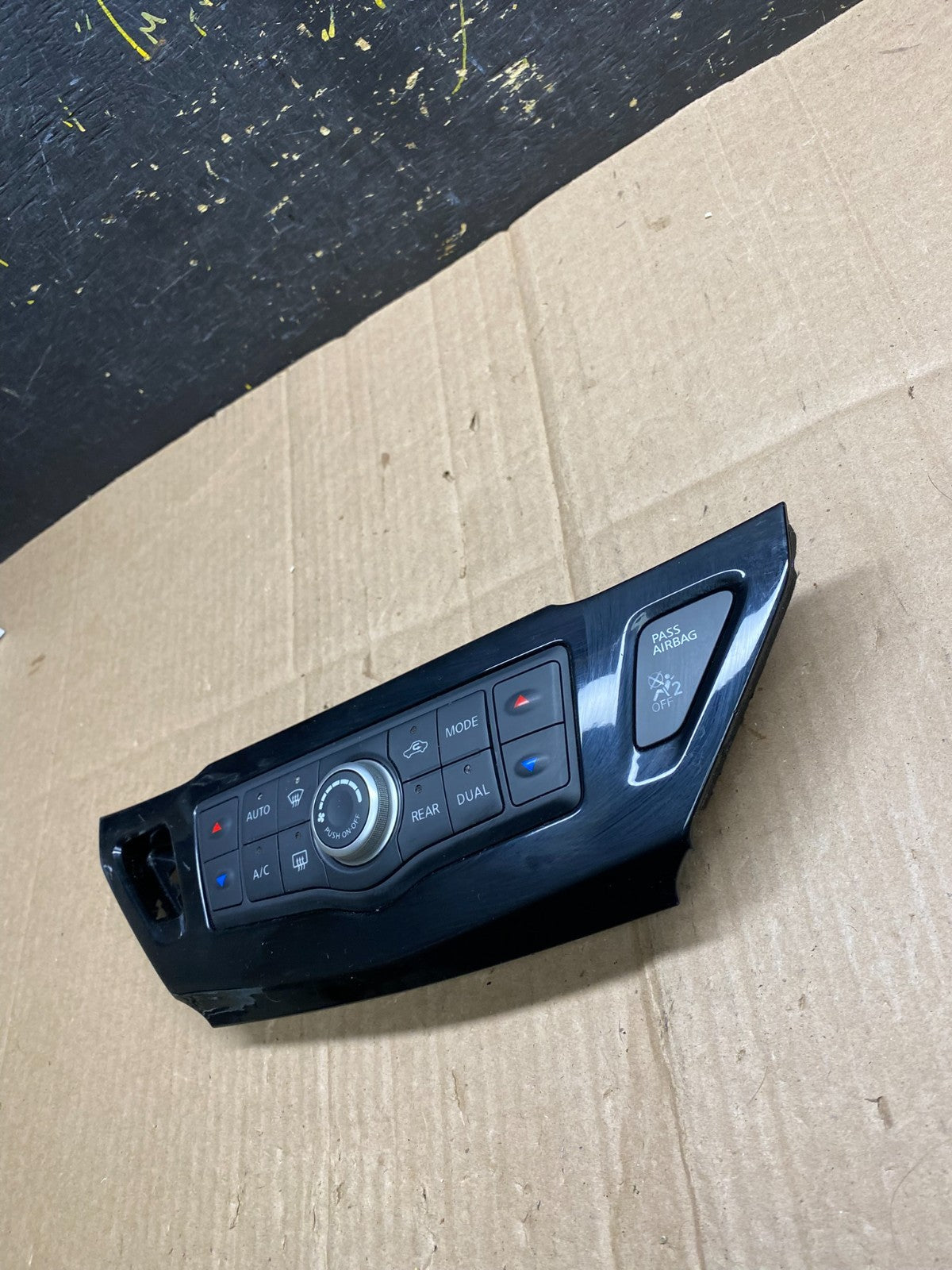 2013 to 2018 Nissan Pathfinder Radio Audio Climate Control OEM AA4684 DG2