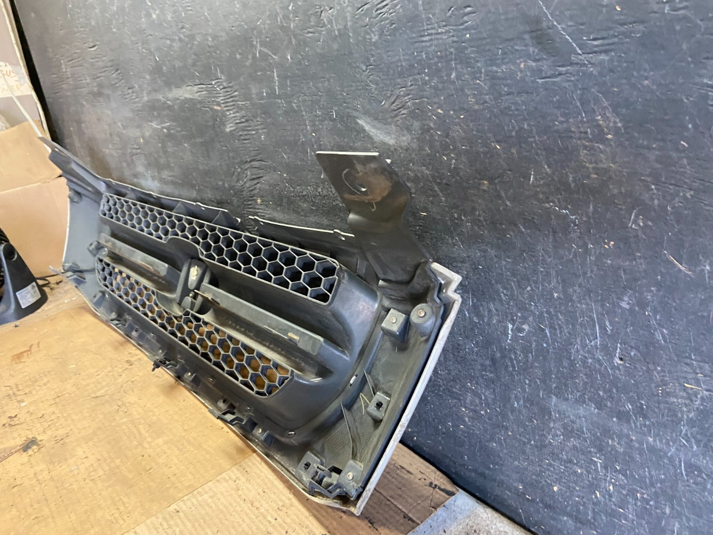 2003 2004 2005 Honda Pilot Front Upper Grill Grille Oem AA2172 DG9
