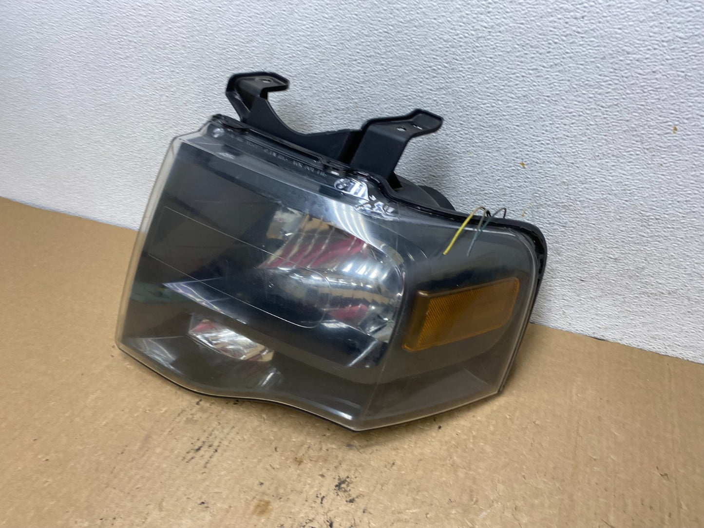 2007 - 2014 Ford Expedition Left Driver LH Side Headlight Halogen AG2409 DW1