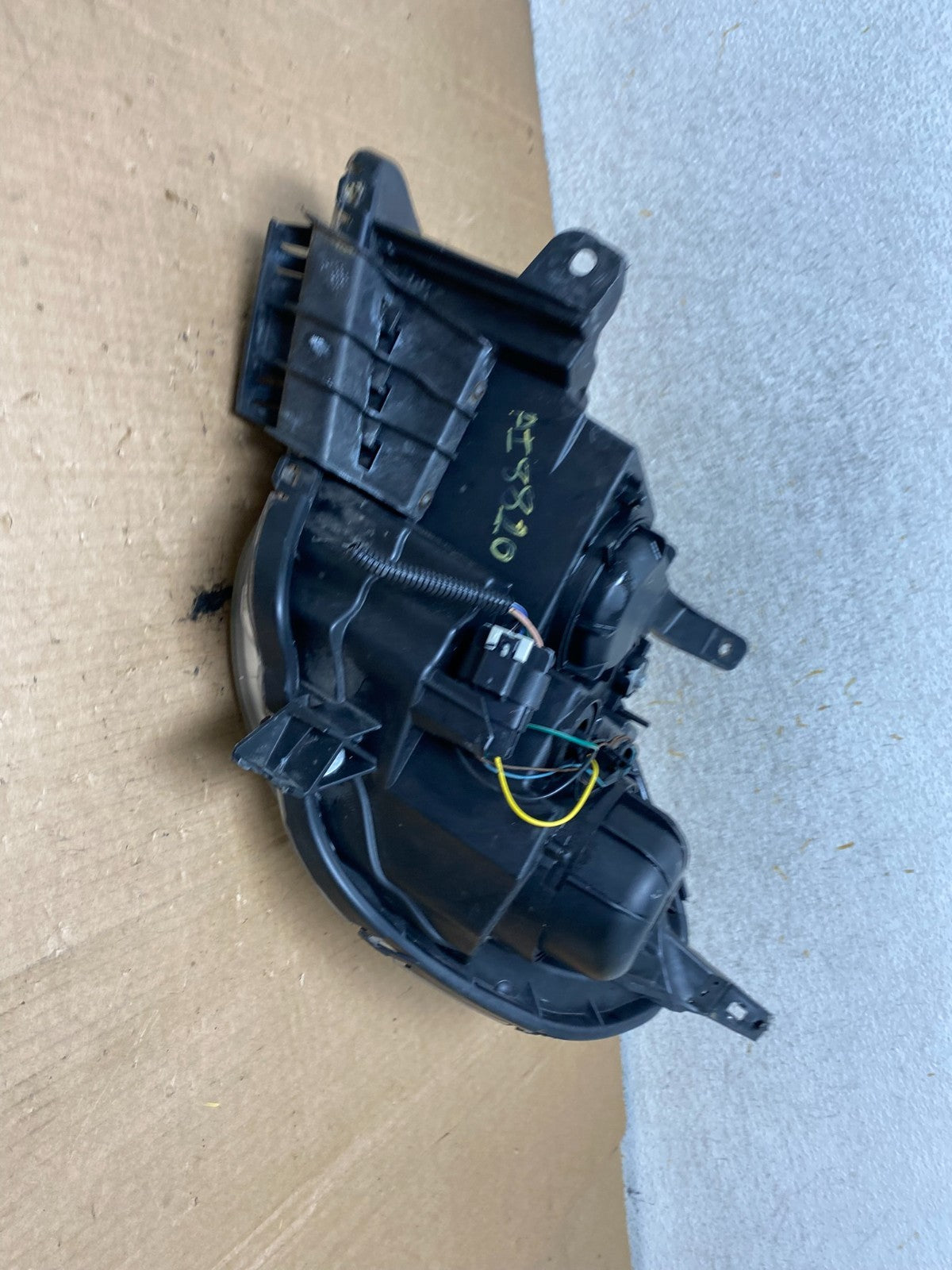 2010 - 2015 Chevrolet Equinox Halogen Headlight Right Passenger Side AI8920 DW7
