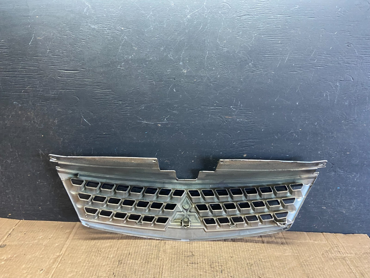 2007 - 2009 Mitsubishi Outlander Front Upper Grill Grille OEM O6230 DG8