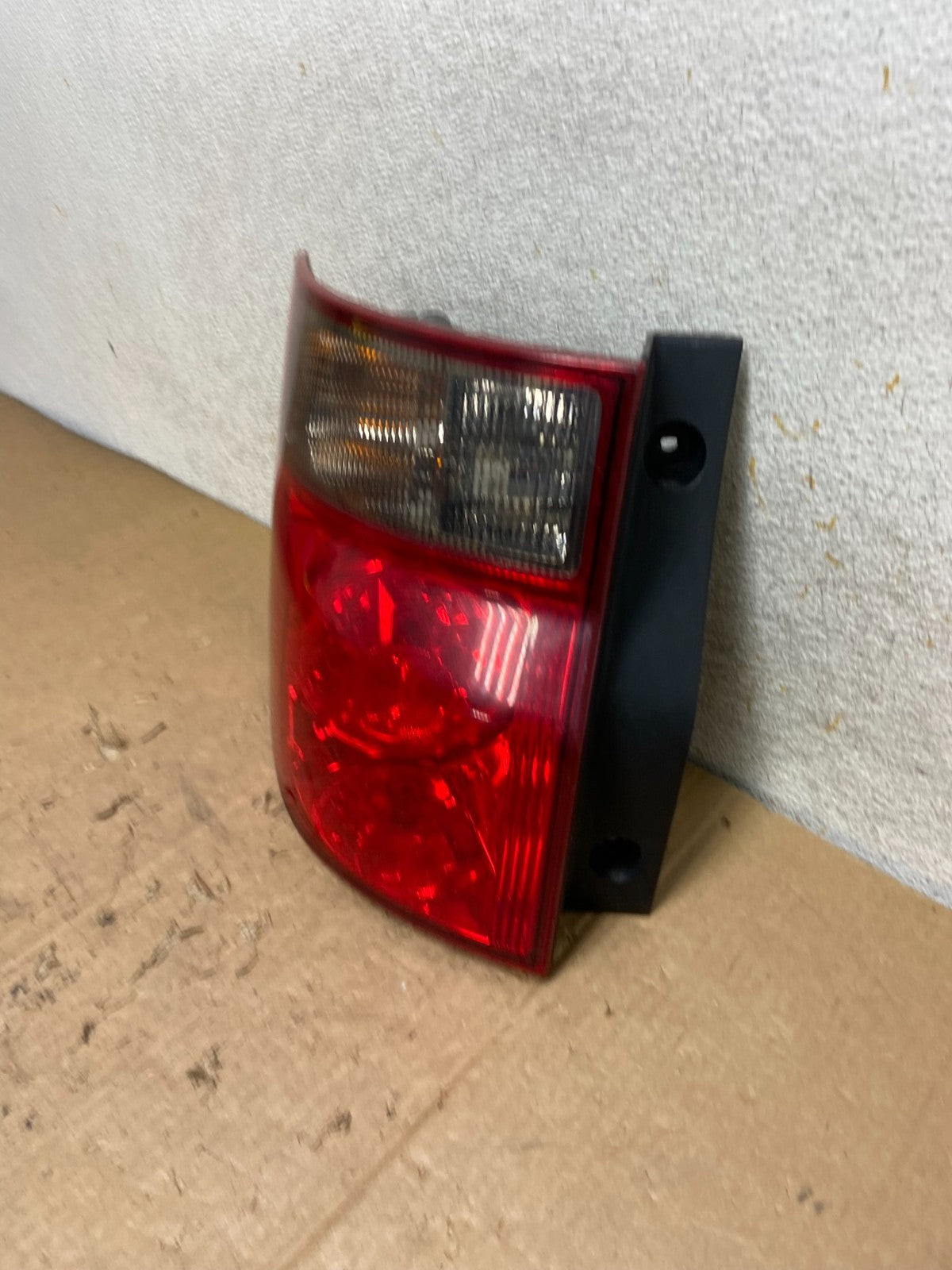2003 to 2008 Honda Element Left Driver LH Side Tail Light AI9301 LK1