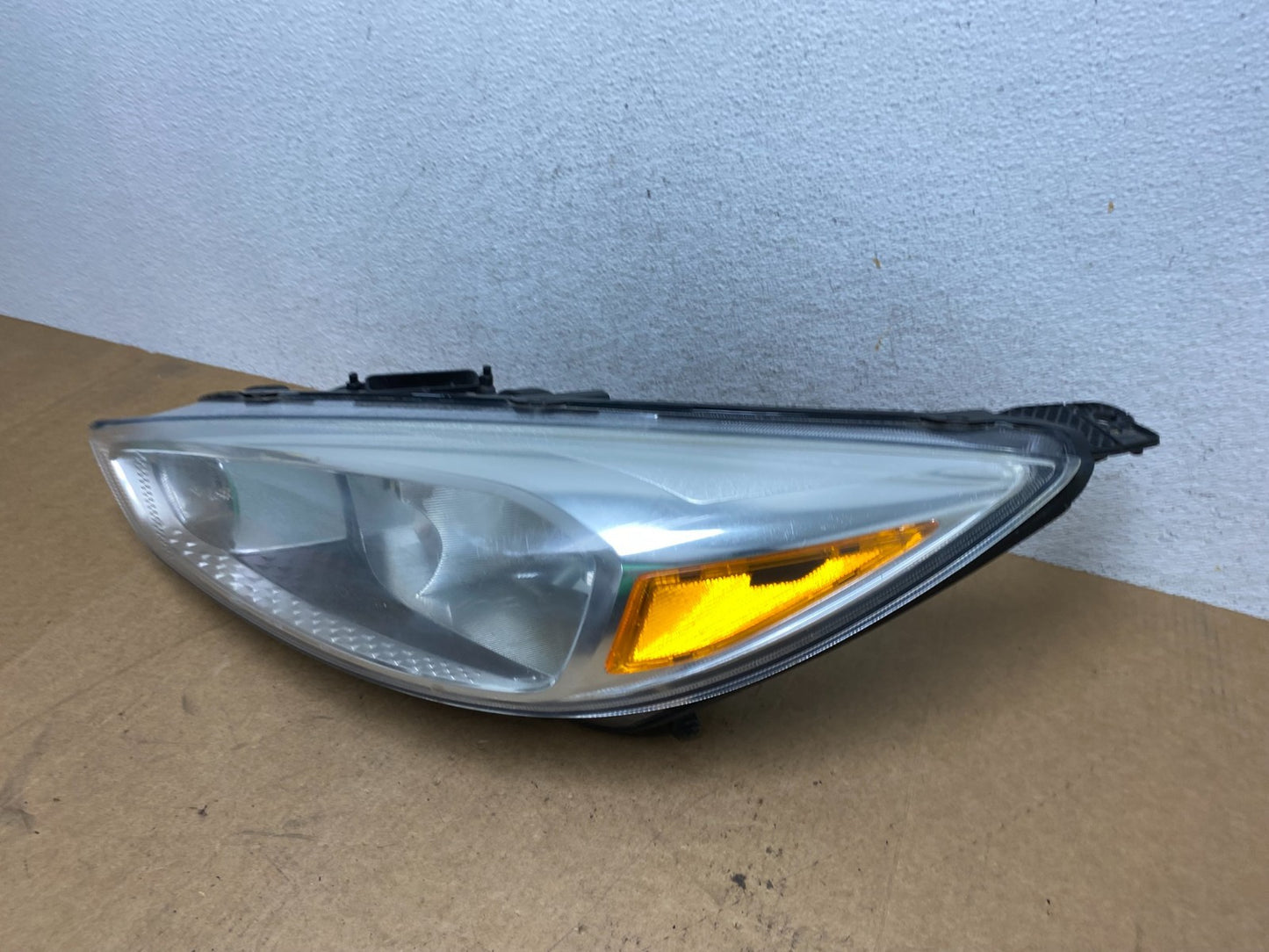 2015 to 2018 Ford Focus Left Driver LH Side Headlight AE3165 DW1