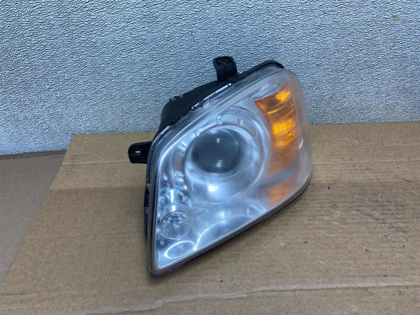 2003-2004 Kia Optima Left Driver LH Side Headlight Halogen AB5119   DG2