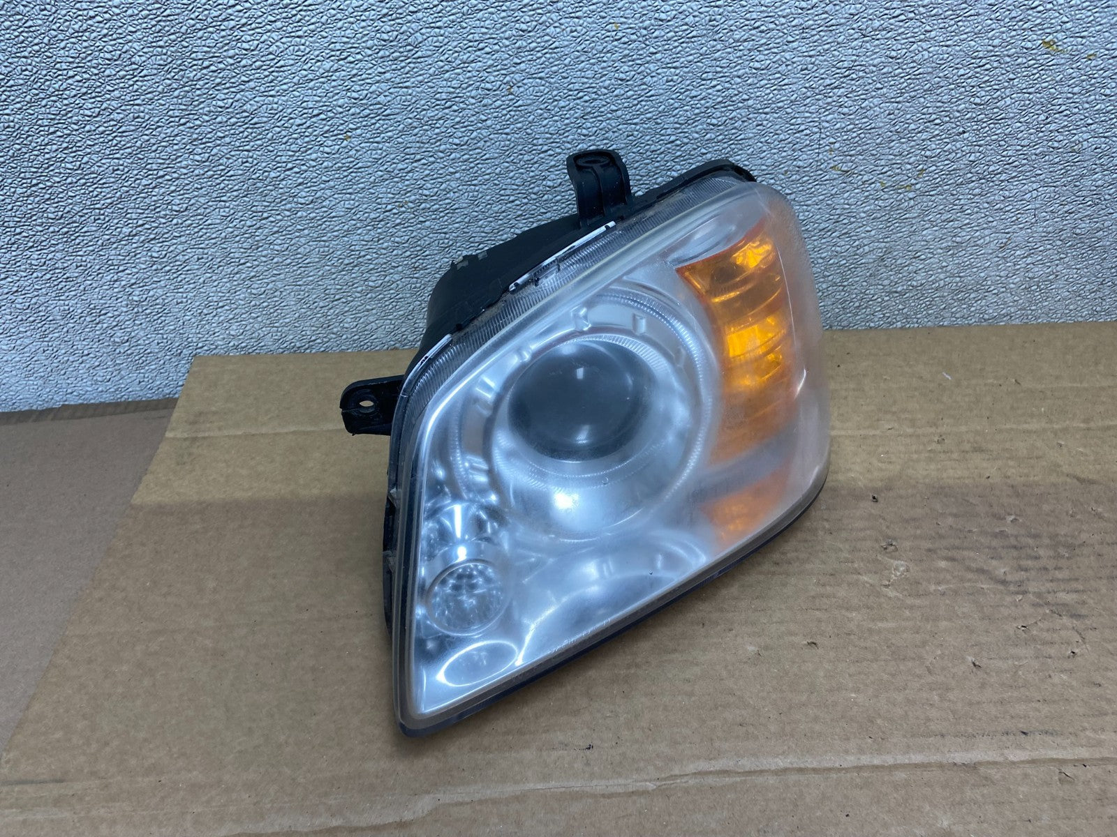 2003-2004 Kia Optima Left Driver LH Side Headlight Halogen AB5119   DG2