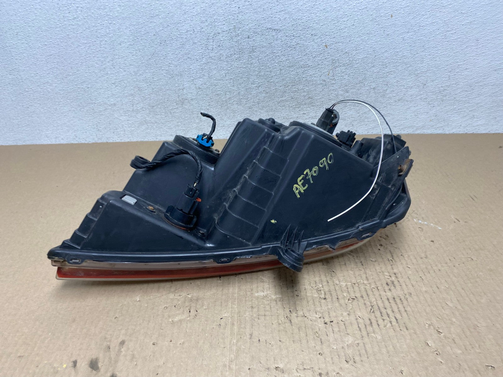 2008 to 2014 Dodge Avenger Right Passenger Side Halogen Headlight AE7090 LK7