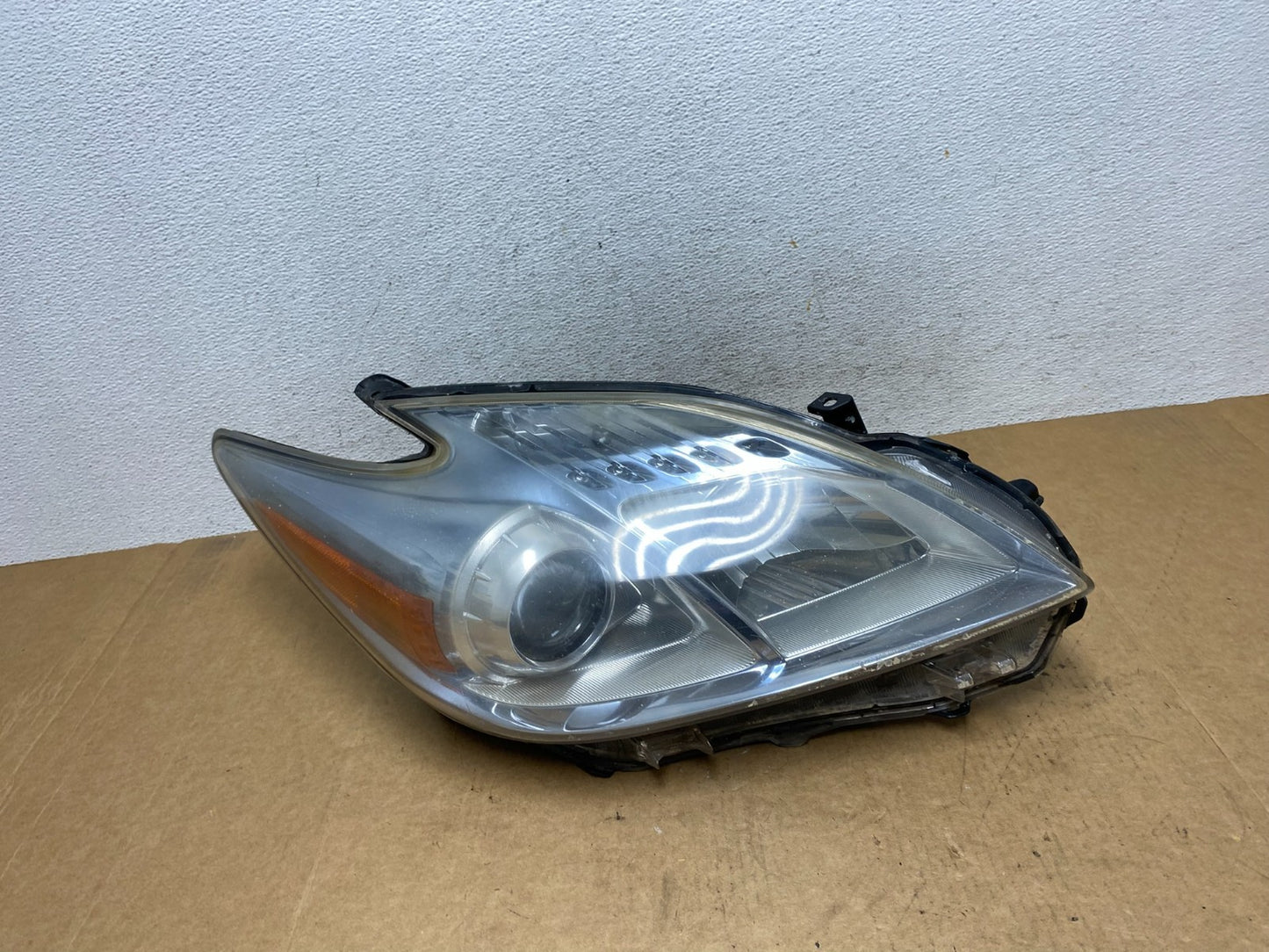 2010 - 2011 Toyota Prius Right Passenger Rh Blue Halogen Headlight AE3054 DW0