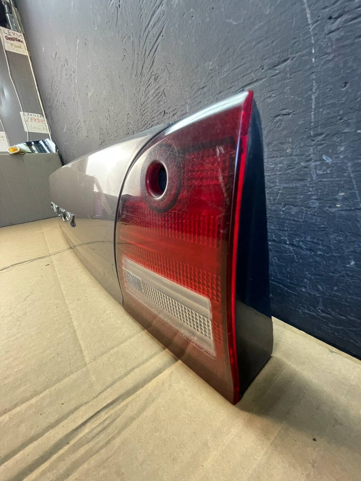 1995 1996 Toyota Camry Center Trunk Rear Tail Light AC5261 DG2