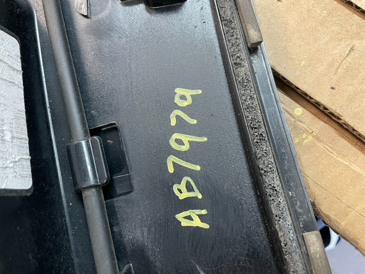 2014 - 2019 Jeep Grand Cherokee Liftgate Back Door Spoiler & Light OEM ab7979 DG8