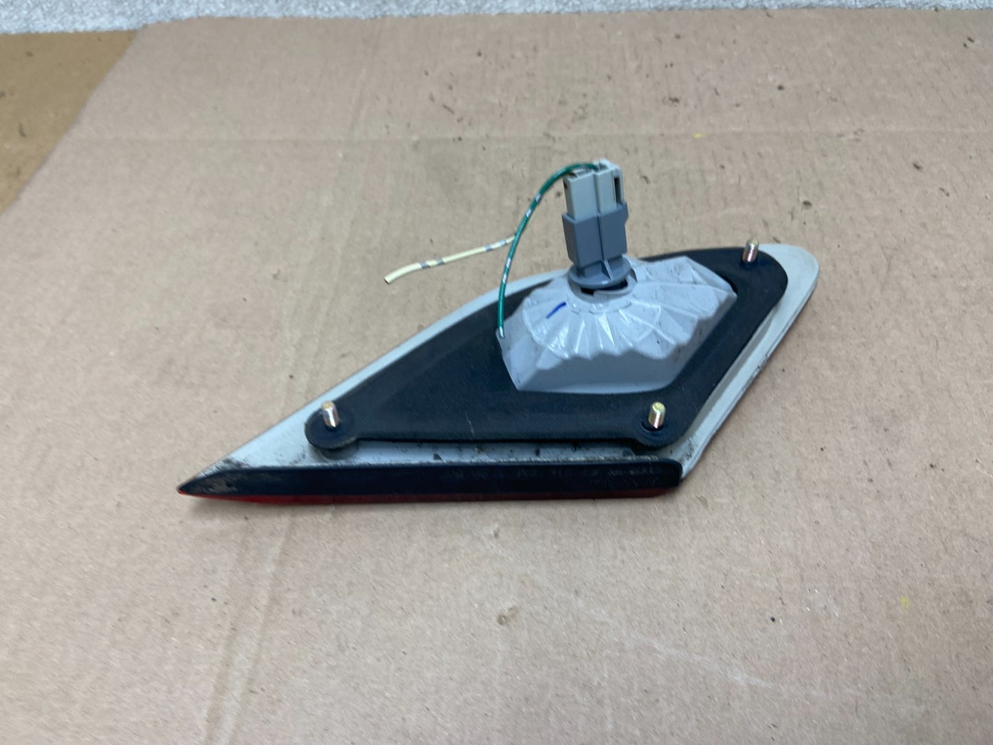 2003 to 2004 Toyota Avalon Right Passenger RH Inner Tail Light OEM AA0263 DW4