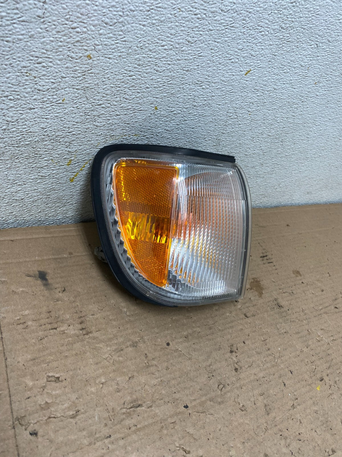 1999 - 2004 Nissan Pathfinder Passenger Corner Park Light Turn Signal N9292 DW2