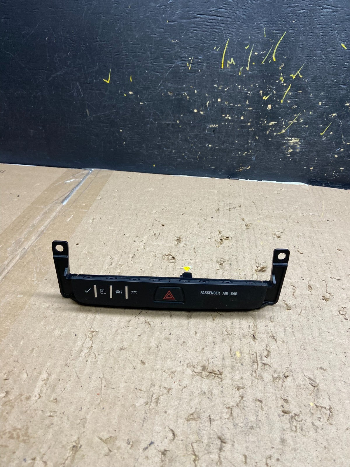 2013 - 2017 GMC Acadia Center Dash Hazard Warning Switch OEM AB5525 DG0