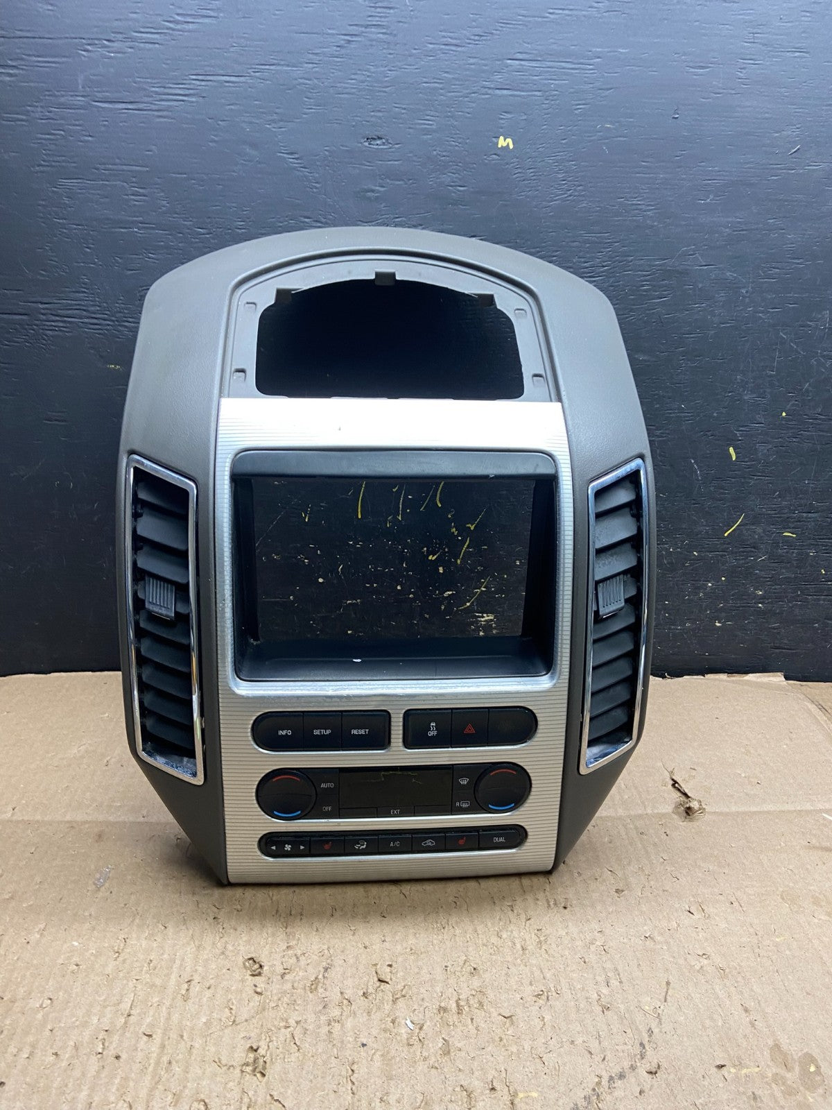 2007 - 2010 Ford Edge Heater Climate Control Radio Control Dash Bezel Y7806 DG0
