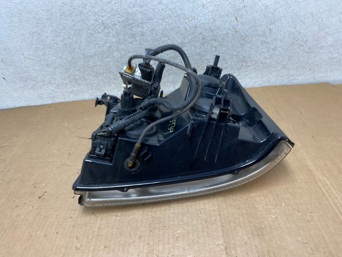 2002-2006 Cadillac Escalade Right Passenger Side Xenon HID Headlight AI89397