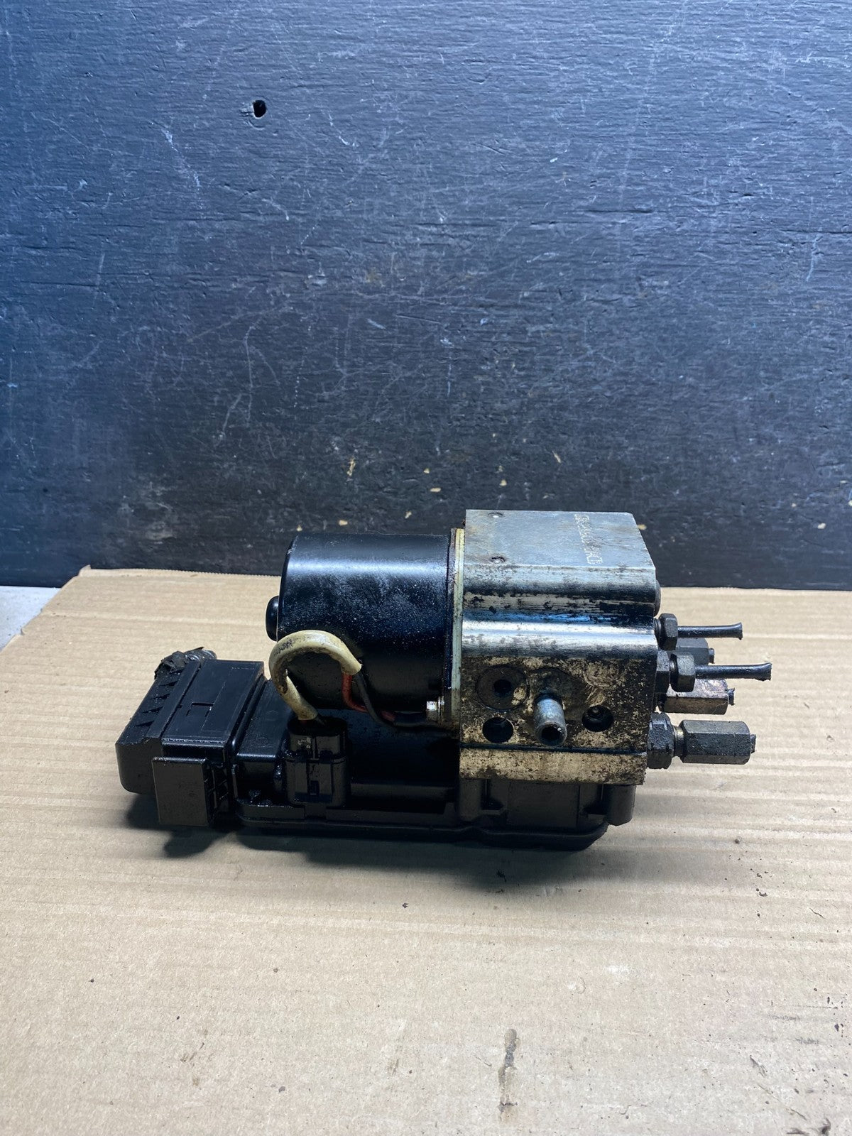 2006 2007 Ford E150 Anti-Lock ABS Antilock Brake Pump AH9990 DW2