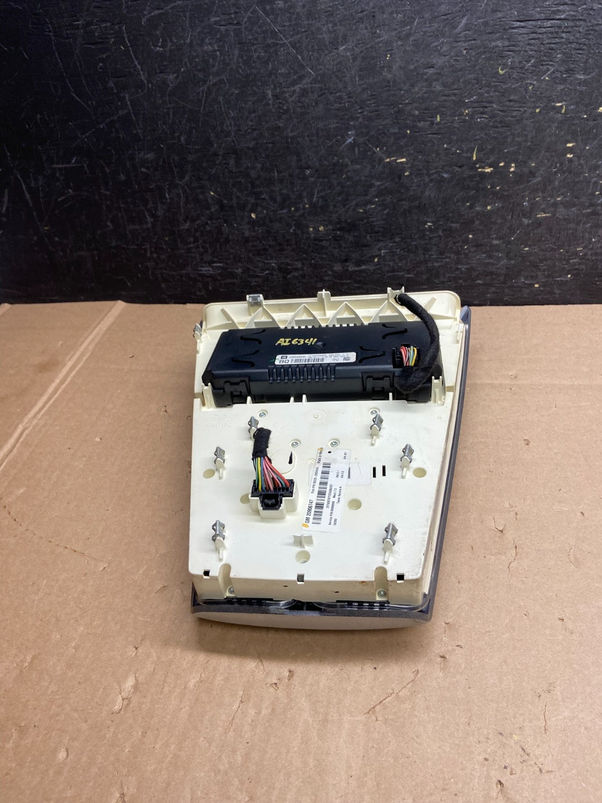 2010-2011 Chevy Equinox Terrain Radio Face Climate Control Panel Bezel AI6341 DG3