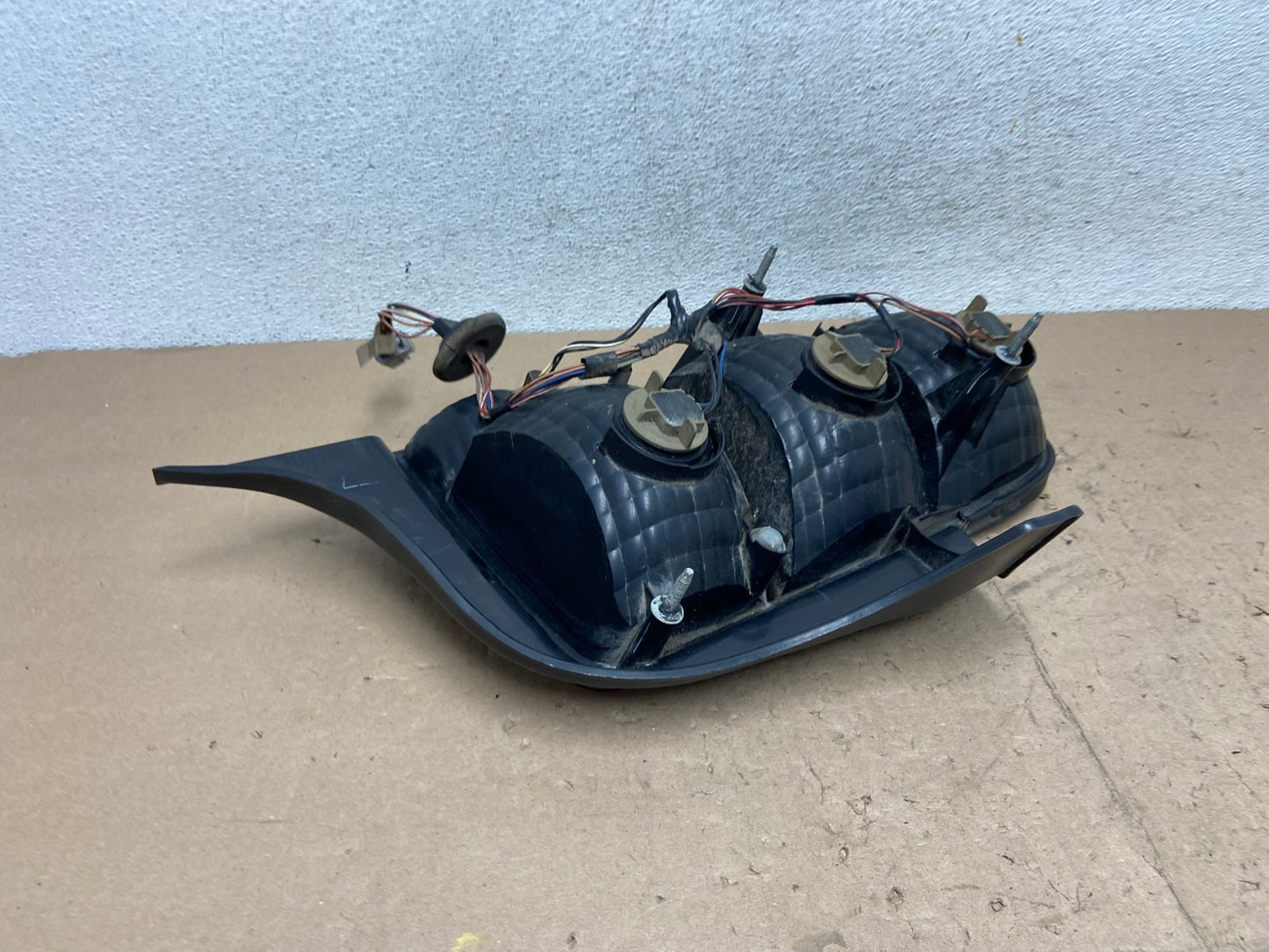 2005 - 2009 Ford Mustang Right Passenger RH Side Tail Light AG5633 LK4