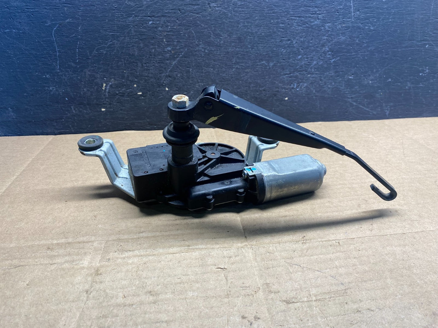 2010 to 2016 Cadillac SRX Rear Windshield Washer Wiper Motor ae8269 DG3