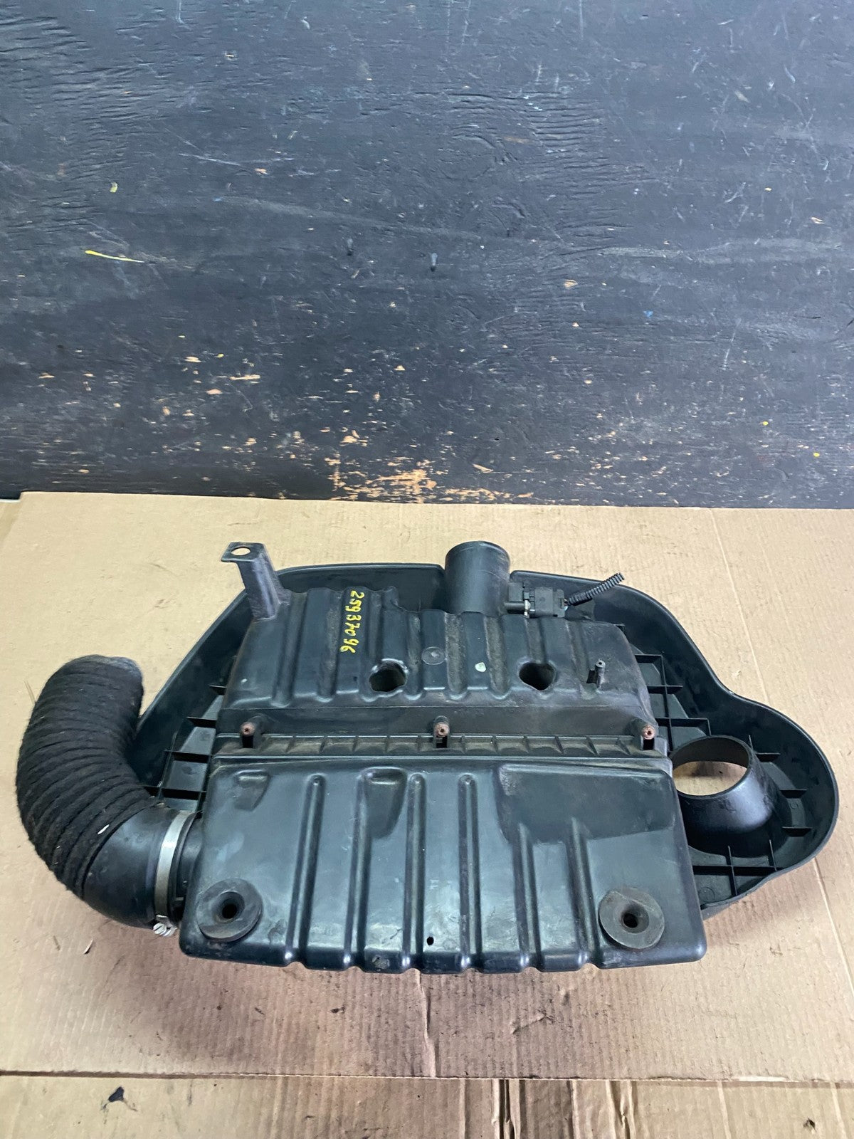 2006 to 2011 Chevrolet HHR Engine Motor Cover Shield S9785 DG4