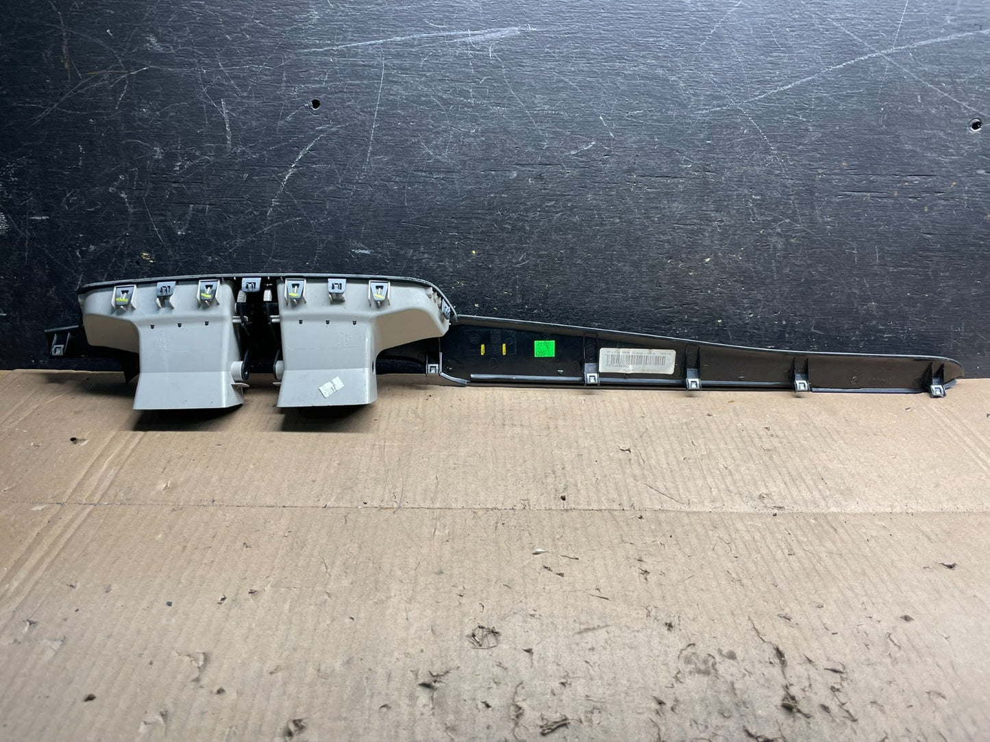 2009 to 2014 Volkswagen Routan Dash Center Trim Bezel Panel Vents U2048 DG3