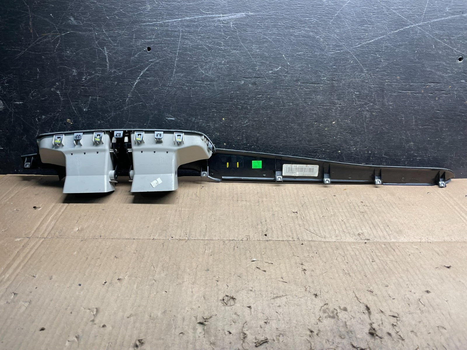 2009 to 2014 Volkswagen Routan Dash Center Trim Bezel Panel Vents U2048 DG3