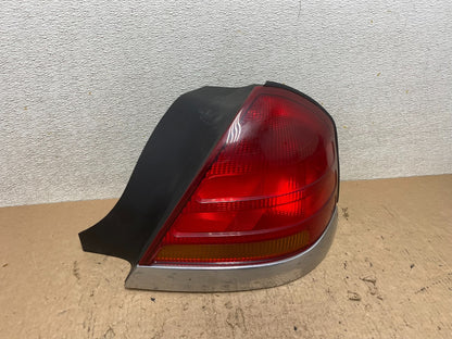 1998-2003 Ford Crown Victoria Right Passenger Rh Side Tail Light Oem Q3945 DW0