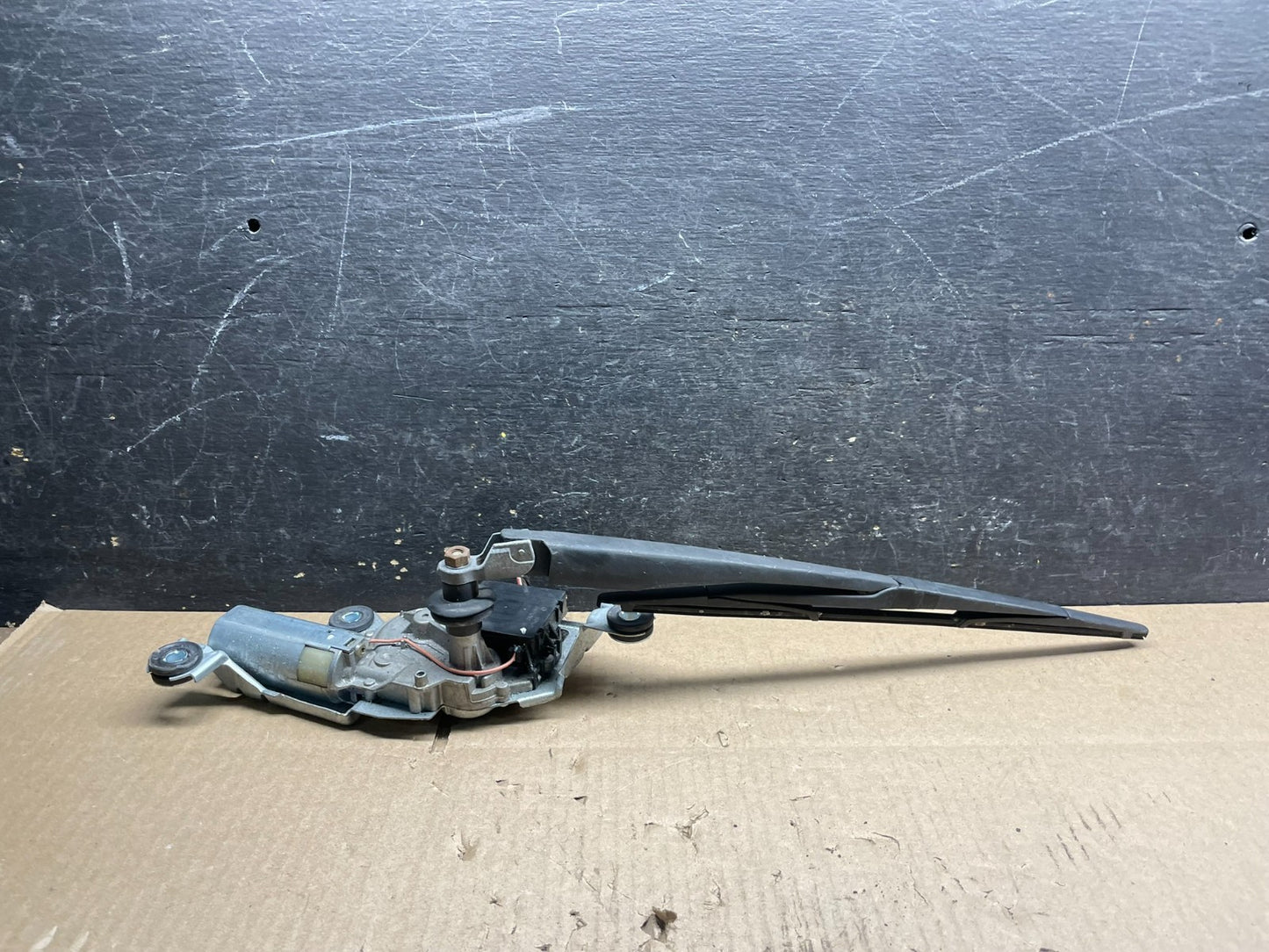 2004 to 2010 BMW X3 E83 Rear Windshield Wiper Motor OEM V8805 DG3