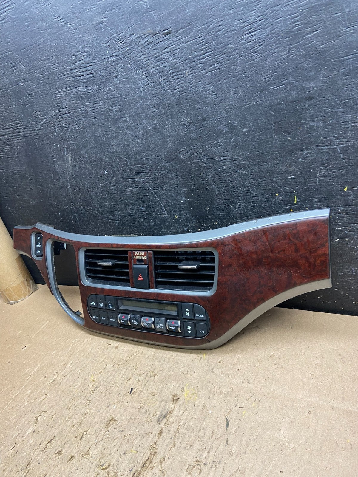 2005 to 2010 Honda Odyssey Radio Climate Control Dash Trim Bezel T8370 DG2