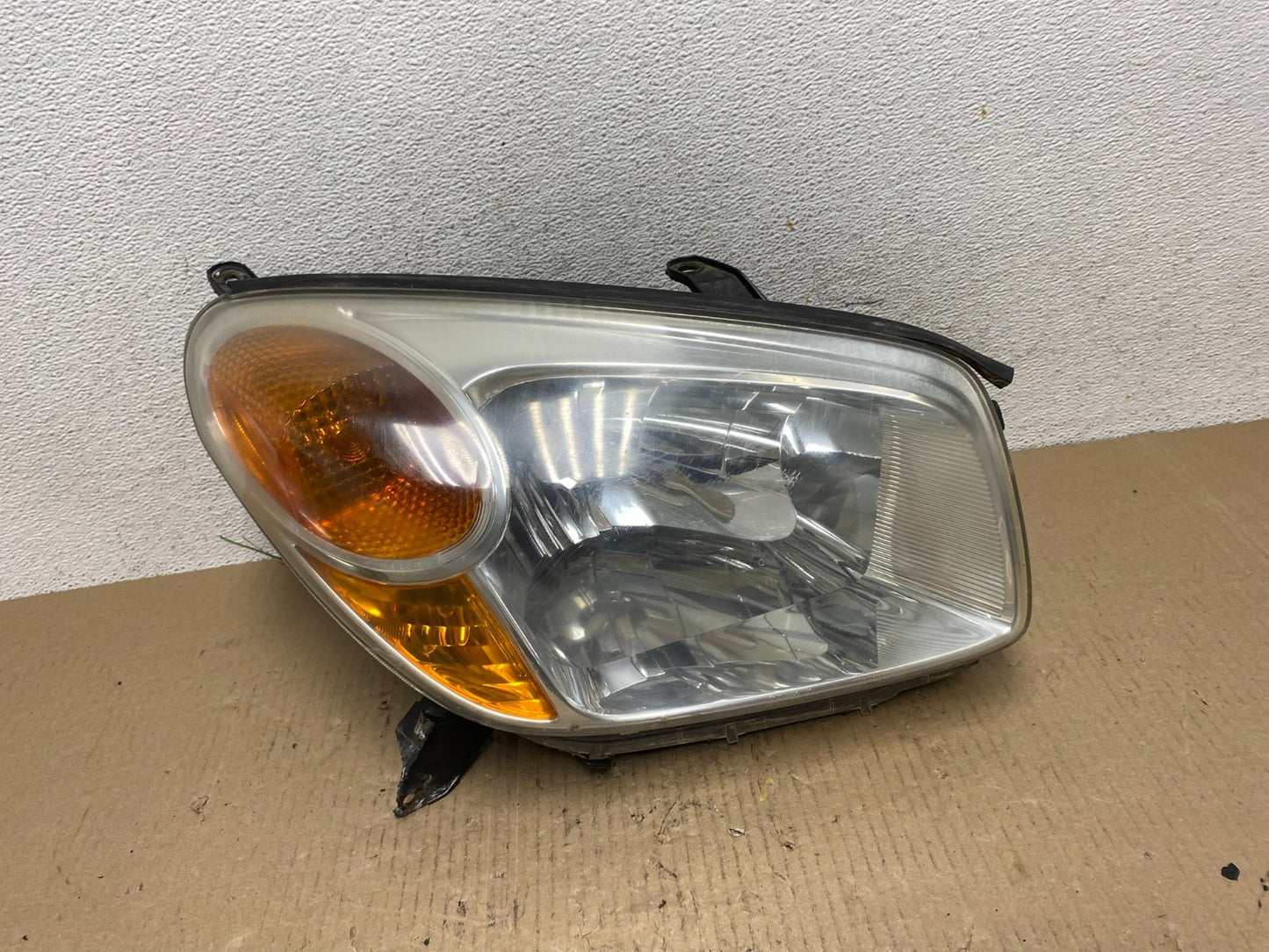 2004 2005 Toyota Rav4 Right Passenger RH Side Headlight Halogen AF5878 DW0
