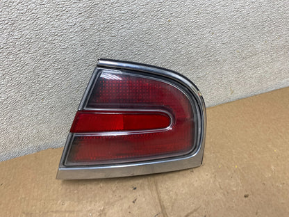 1997-1998 Buick Park Avenue Ave Right Passenger Rh Side Tail Light OEM V1317 DW0