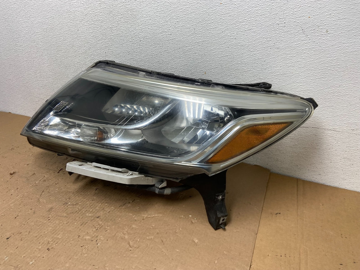 2013 - 2016 Nissan Pathfinder Left Driver LH Side Headlight Halogen AD82571