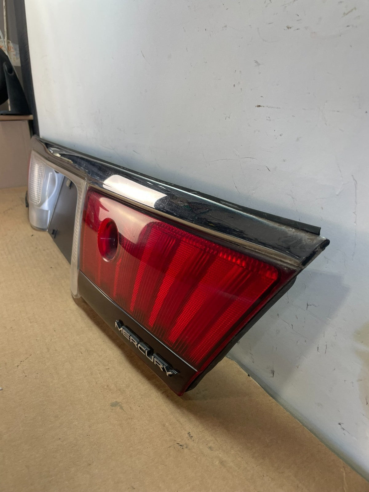 1998 to 2002 Mercury Grand Marquis Trunk Lid Center Tail Light AF8788 DG1