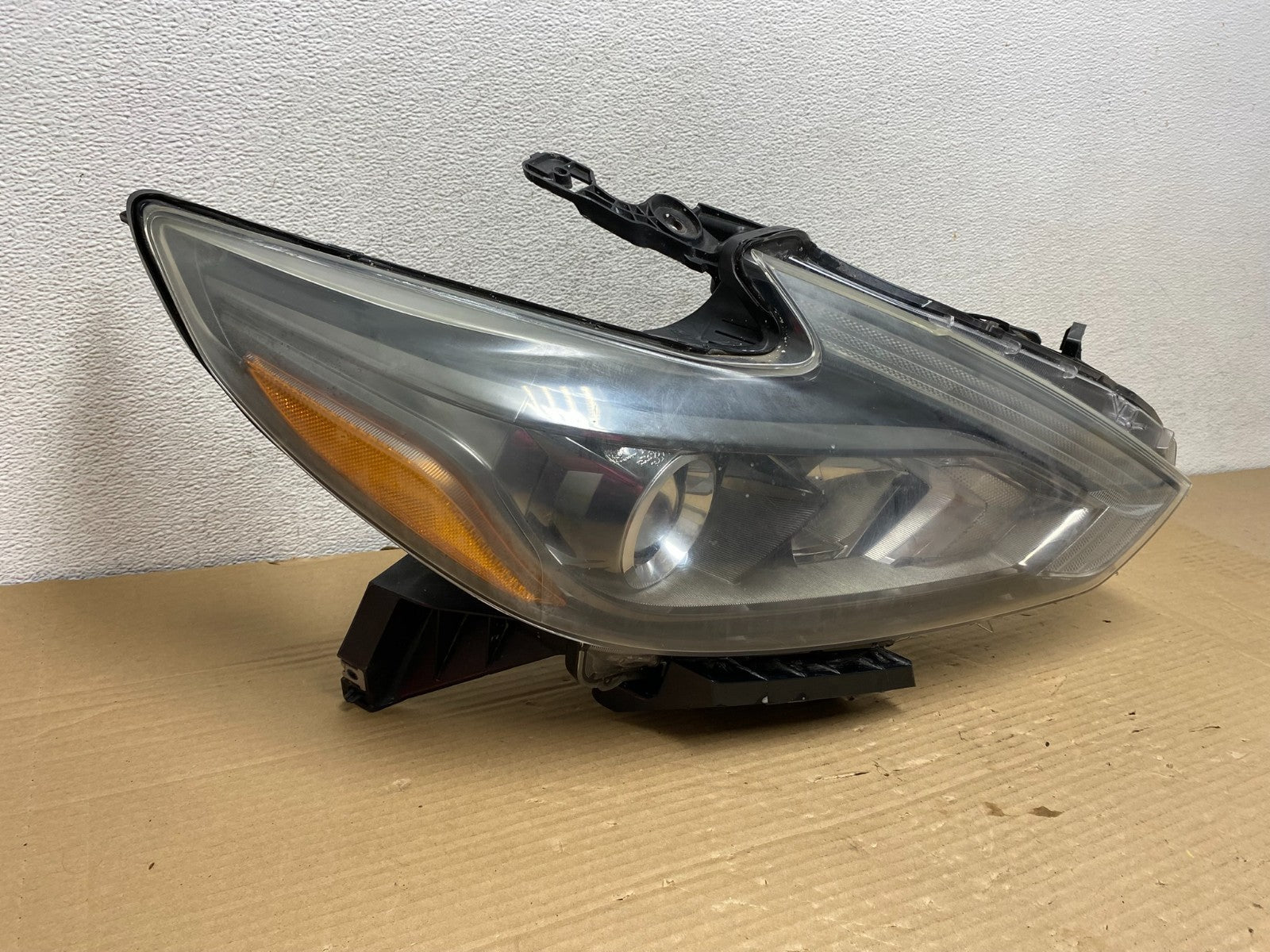 2016 - 2018 Nissan Altima Right Passenger RH Halogen Headlight AG8952 DW1